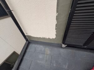 尼崎市 サッシ雨漏り修理 解体部の左官補修が完了した様子