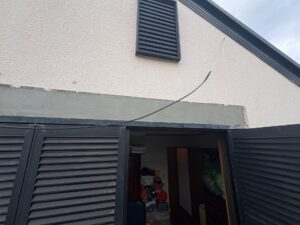 尼崎市 サッシ雨漏り修理 解体部の左官補修が完了した様子