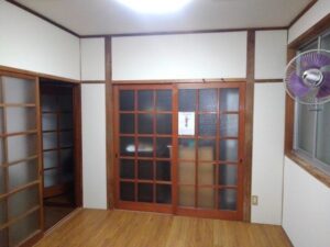 尼崎市で和室を洋室にリフォームした完成後の室内