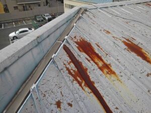 尼崎市で屋根の塗り替えを行う前の屋根