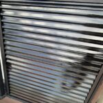 尼崎市で雨戸塗装と付帯部塗装が完了した施工写真